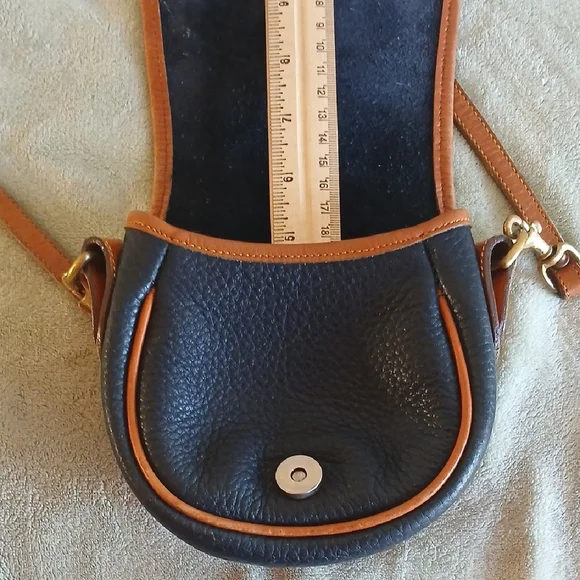 Dooney & Bourke "Big Duck" AWL Crossbody Bag (Vintage) - Picture 7 of 14